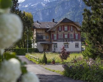 Hotel Alpenrose Beim Ballenberg - Hofstetten bei Brienz - Edificio