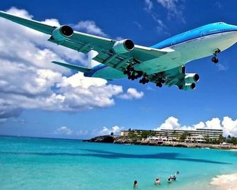 Optimum Oasis - Royal Retreats at Maho Beach Studio - Lowlands