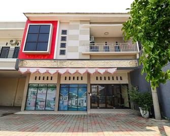 Spot On 3859 Sweet Candy 2 - Karawang - Building