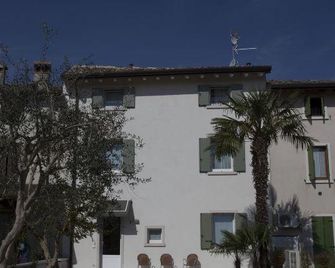 Corte Mantovani - Colà - Budova