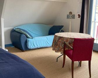 Chambre Dans Maison Individuelle Gare Paris Montparnasse en 50 Minutes - Houdan - Salon
