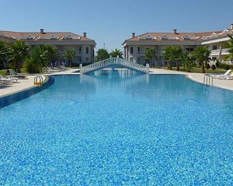 Sadev Turizm Belek Family Villas - Belek - Pool