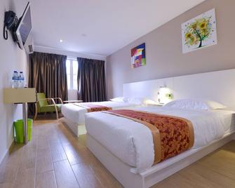 Hotel Pintar - Parit Raja - Bedroom