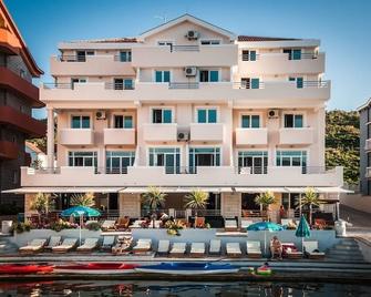 Adeona apartments - On the beach - Tivat - Building