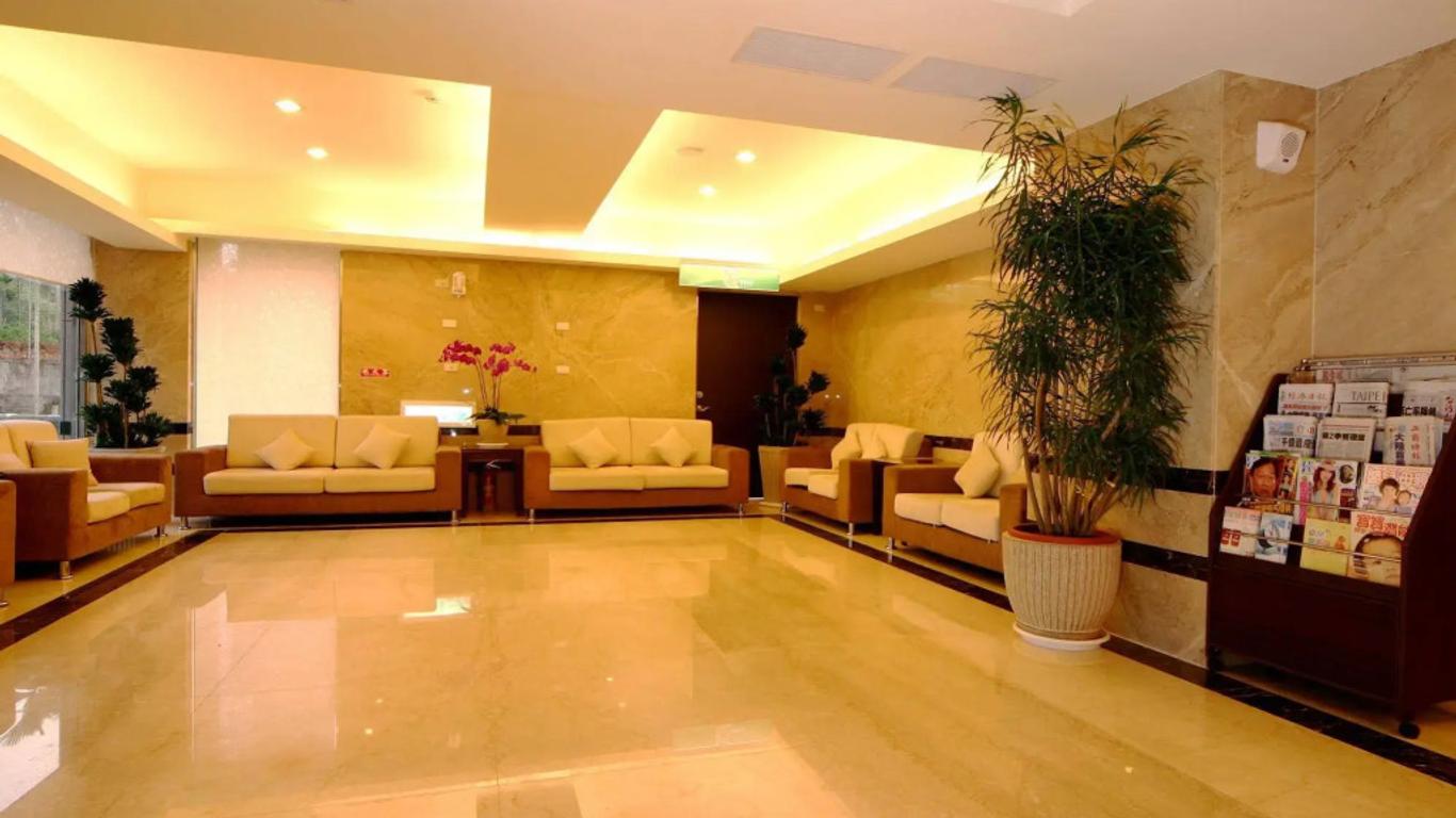 F Hotel - Chiayi