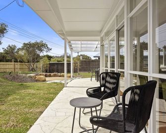 Spacious Coastal 4-Bed Steps from the Sand - Sorrento - Patio