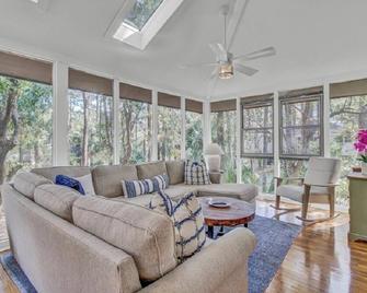 Twin Oaks 40 By Wild Dunes, In Resort Core - Isle of Palms - Living room