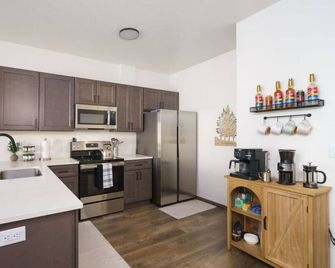 2br/2.5ba 15 Min. Silverwood, 9 Min. Hayden Lake - Hayden - Cocina