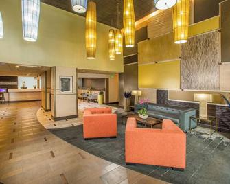 Travel Destination! Onsite Parking and Pool, Near Bellevue Downtown Park - Beaux Arts Village - Lobby
