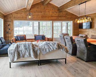 Cozy Home In Treungen - Treungen - Living room