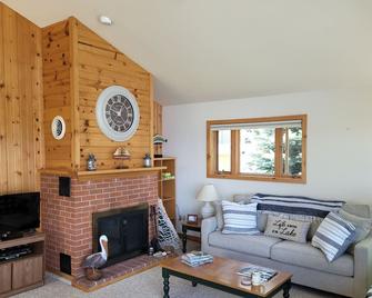 Cozy Cottage on Green Bay - Green Bay - Living room