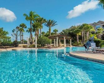 2540 Renshaw - Celebration - Piscina