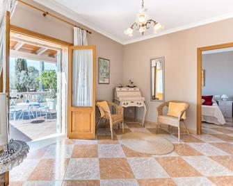 Gorgeous Home In S'alqueria Blanca - Cala d'Or - Olohuone
