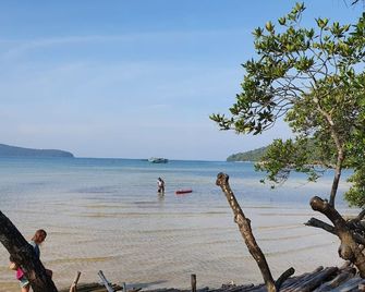 Beach front bungalow on the Island - Koh Rong Sanloem - Beach