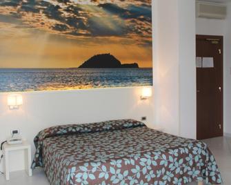 هوتل جاردن - ألاسيو - غرفة نوم