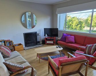 Valley View Cottage opposite magnificent Mt Bogong - 타웡가 - 거실