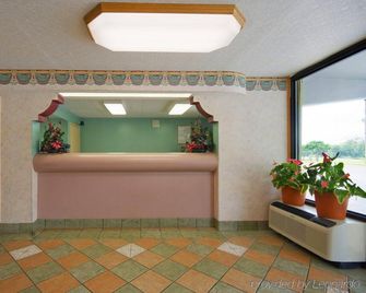 Super Inn - Tillmans Corner - Front desk