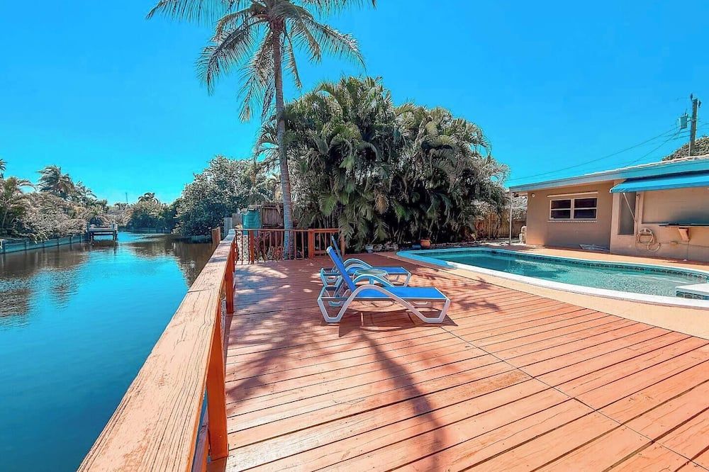 Lakefront Villa & Pool Perfect Stay Near Beaches - فورت لاودردال - حوض السباحة