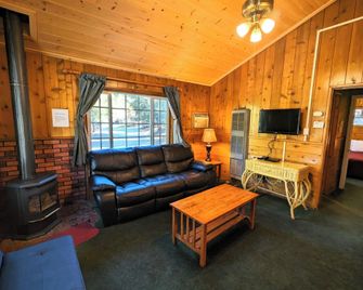 Bluebird Cottage Inn - Idyllwild - Wohnzimmer