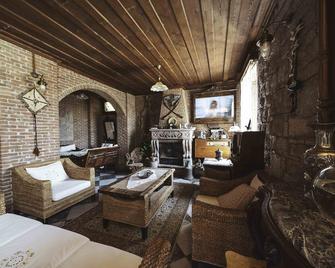 Cunda Tas Konak Otel - אייבאליק - סלון