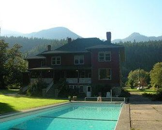 Sasquatch Crossing Eco Lodge B&B - Agassiz