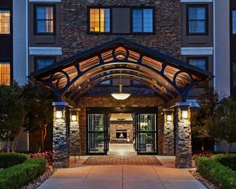 Comfortable Suite In Tulsa | Free Breakfast + Fitness Center + Seasonal Outdoor Pool - Broken Arrow - Building