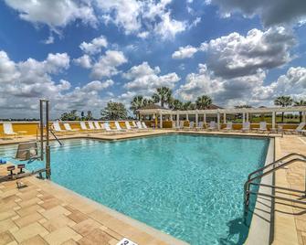 Home in The Villages with Lanai and Private Hot Tub! - The Villages - Pool