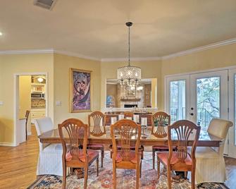 Round Rock Lakefront Home with Water Toys and Fire Pit - Round Rock - Dining room