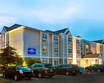 Microtel Inn & Suites by Wyndham York - York - Building