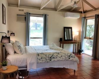 Kalimna Woods Cottages - Lakes Entrance - Bedroom