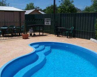 Green Gables Motel - Dubbo - Piscina