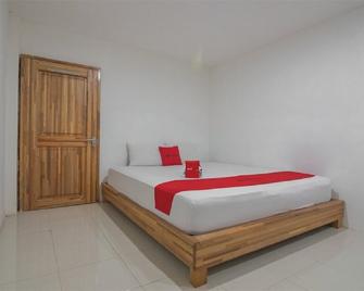 RedDoorz near Gajah Mada Pontianak - Pontianak - Quarto