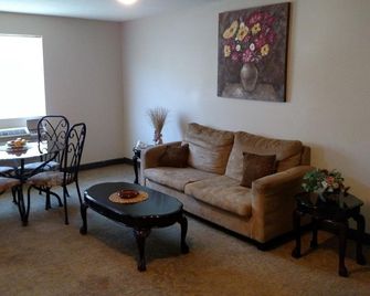 Fairway Inn Florence Indiana - Florence - Living room