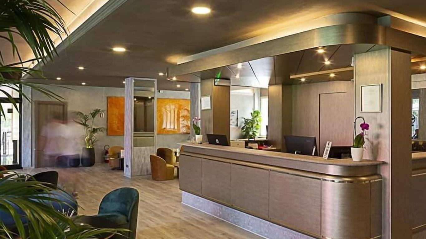 Hotel Embassy