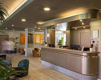 Hotel Embassy - Pero - Front desk