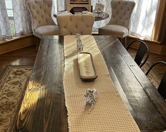 Historic Hull House Inn - House - Murphysboro - Comedor
