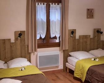 Cottage with stunning views furnished 3-star tourist class - Cette-Eygun - Schlafzimmer