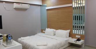 Hotel Nezone - Guwahati - Bedroom