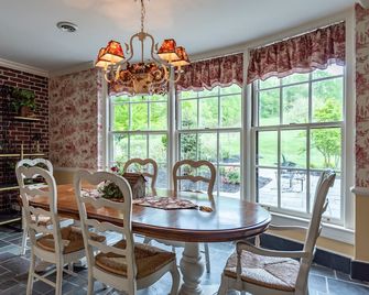2 Bedroom Suite at French Country Estate w/ Pool - Paoli - Comedor