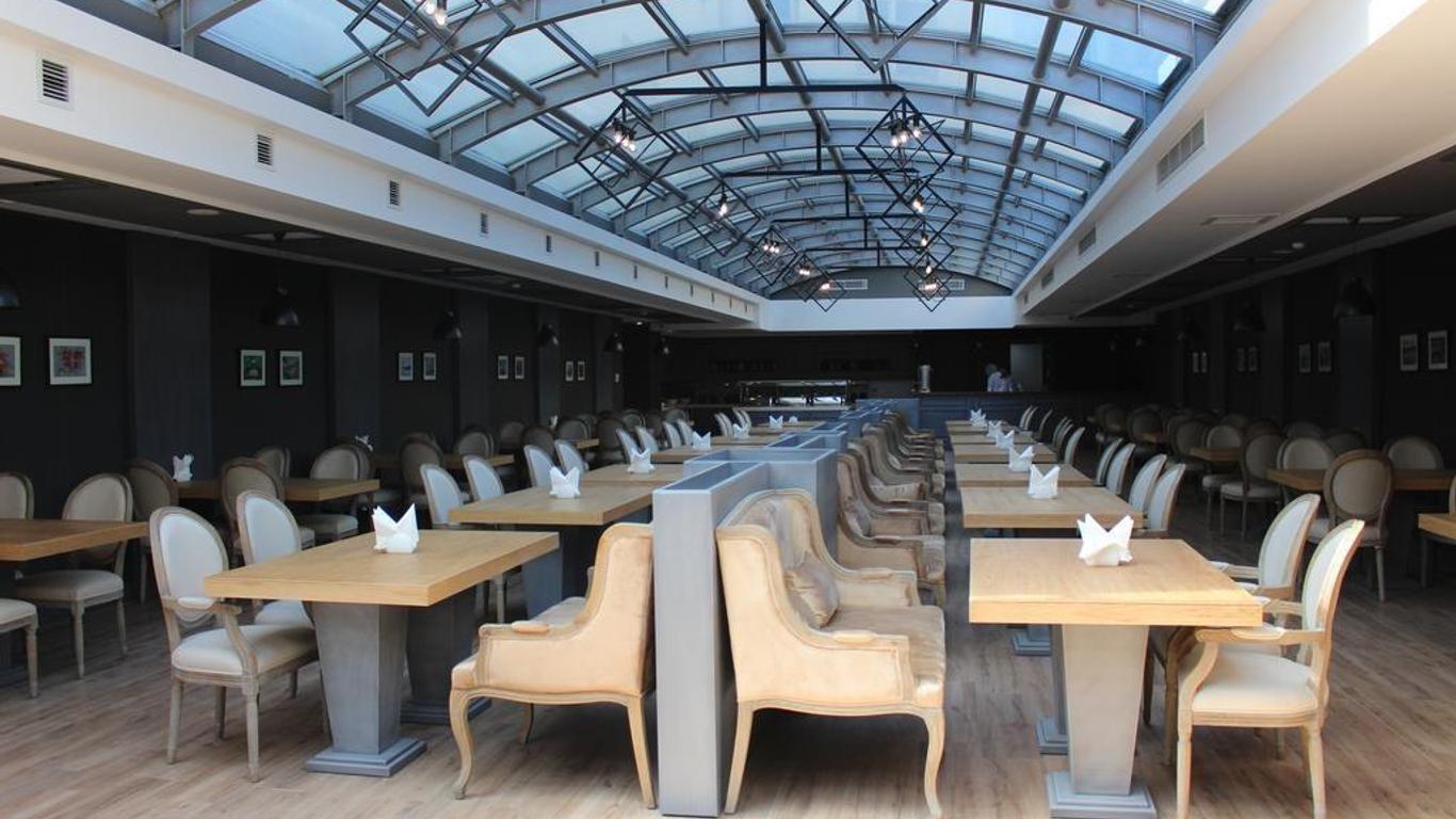 Sky Hotel Baku