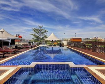 Dang Derm Khaosan - בנגקוק - בריכה