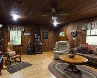 Chimney View by Carolina Properties, Walk to shops - Chimney Rock - Living room