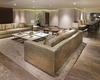 Holiday Inn Express & Suites Monterrey Valle By IHG - Monterrey - Edificio