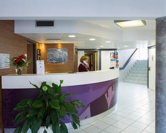 Hotel Espace Cite - Carcassonne - Front desk