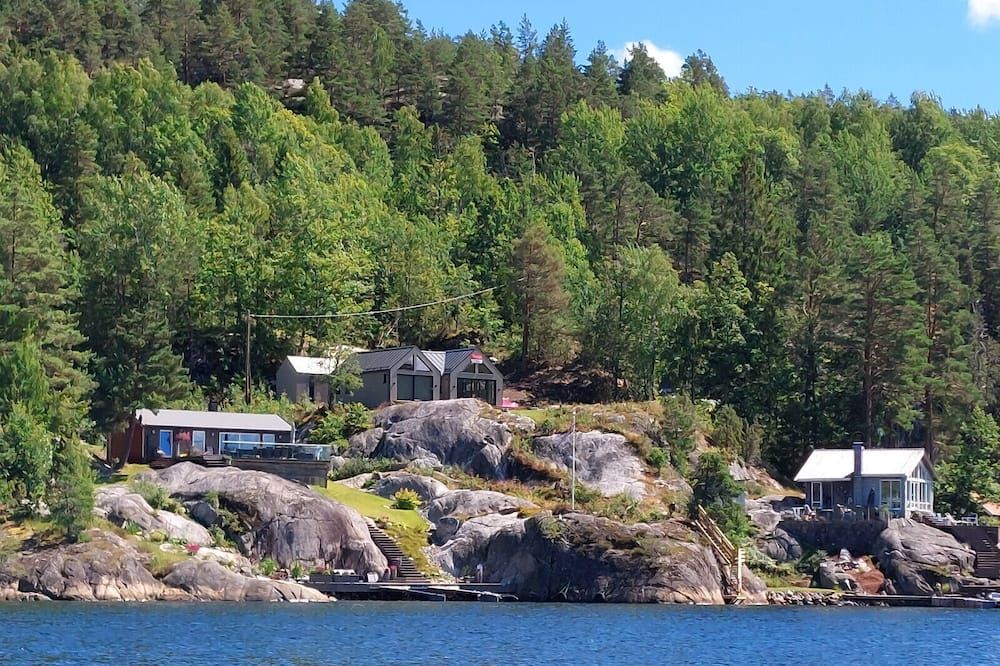 Perle Ved Sjoeen! Ny Hytte Paa 90m2. - Kragero - Vista esterna