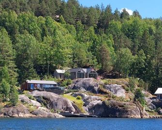 Perle Ved Sjoeen! Ny Hytte Paa 90m2. - Kragero - Vista esterna