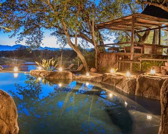 Kuname Lodge - Bismark - Piscina