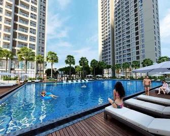 Sol 3 2BR Pool luxurios central - Hanoi - Piscina