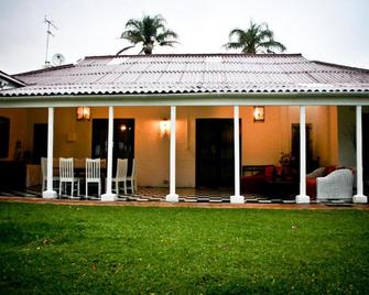 De Charmoy Estate - Verulam - Building