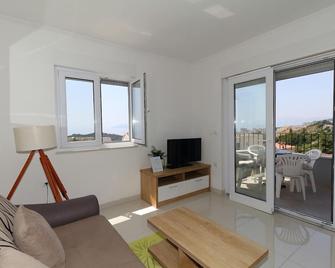 Beautiful apartments with a sea view - Makarska - Living room
